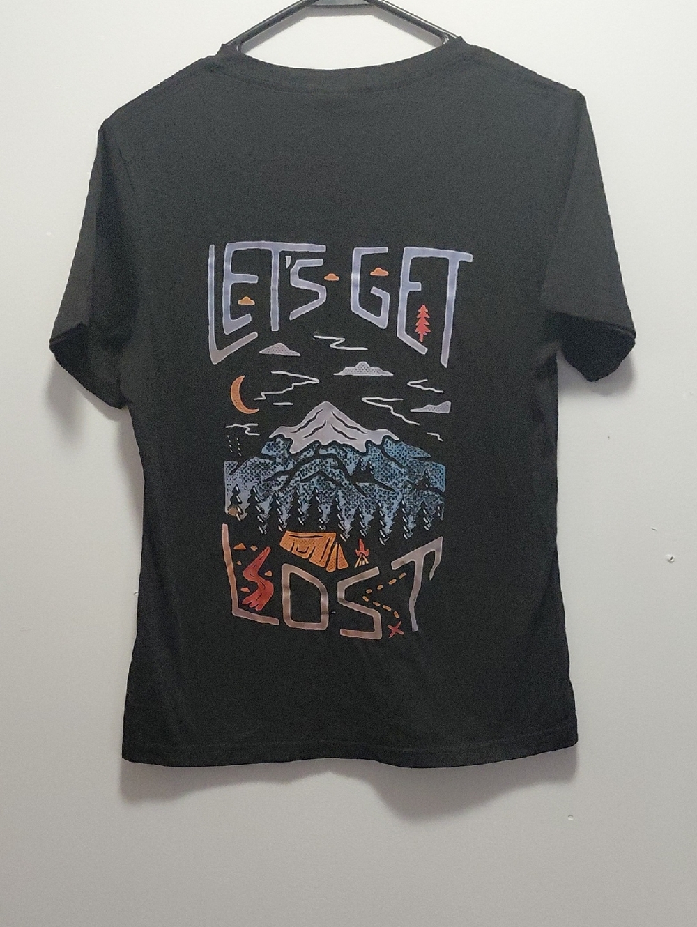 Chicyea Women's Black 'Let's Get Lost' Graphic Short-Sleeve Tee Small